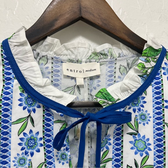 Entro White and Blue Floral Blouse NWT - Picture 5 of 8